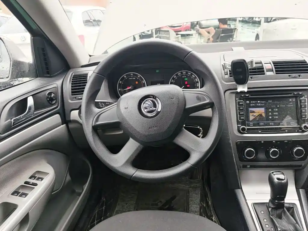 Skoda Octavia 2015 — фото 11
