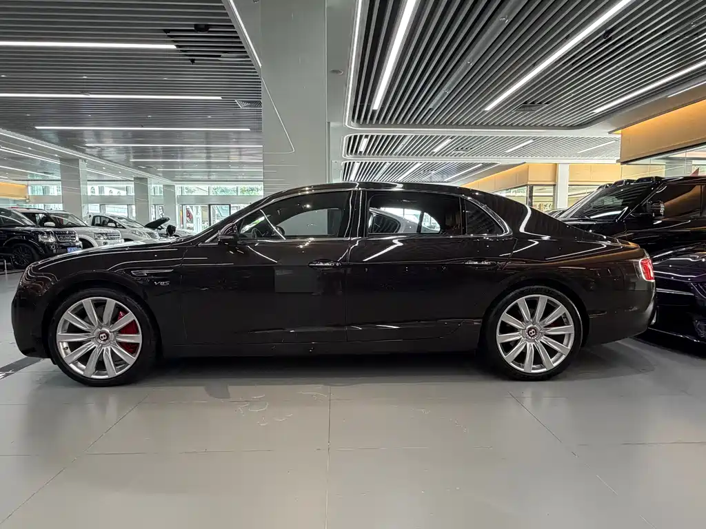 Bentley Flying Spur 2017 — фото 15