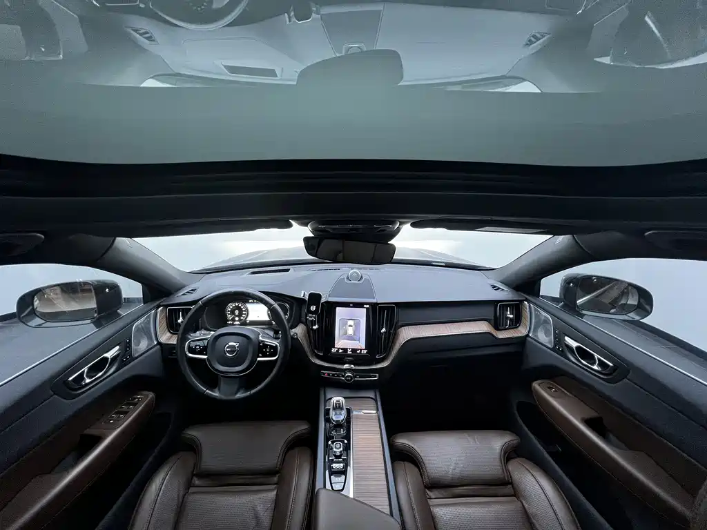 Volvo XC60 Plug-In Hybrid 2020 — фото 8