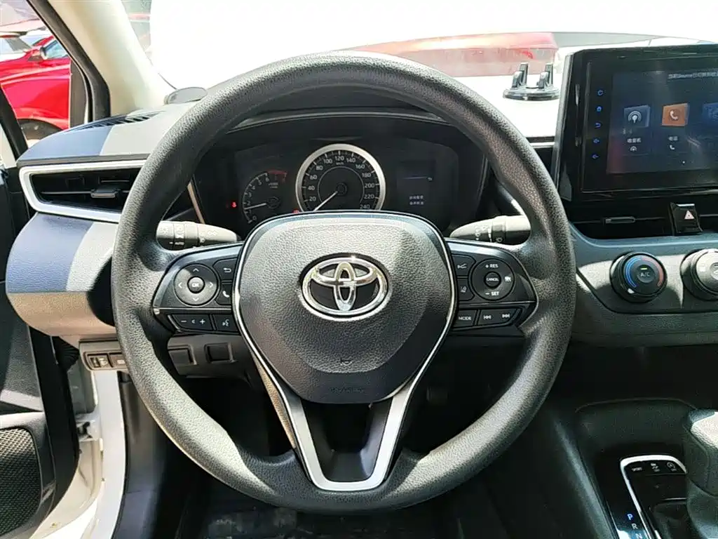 Toyota Corolla 2023 — фото 11