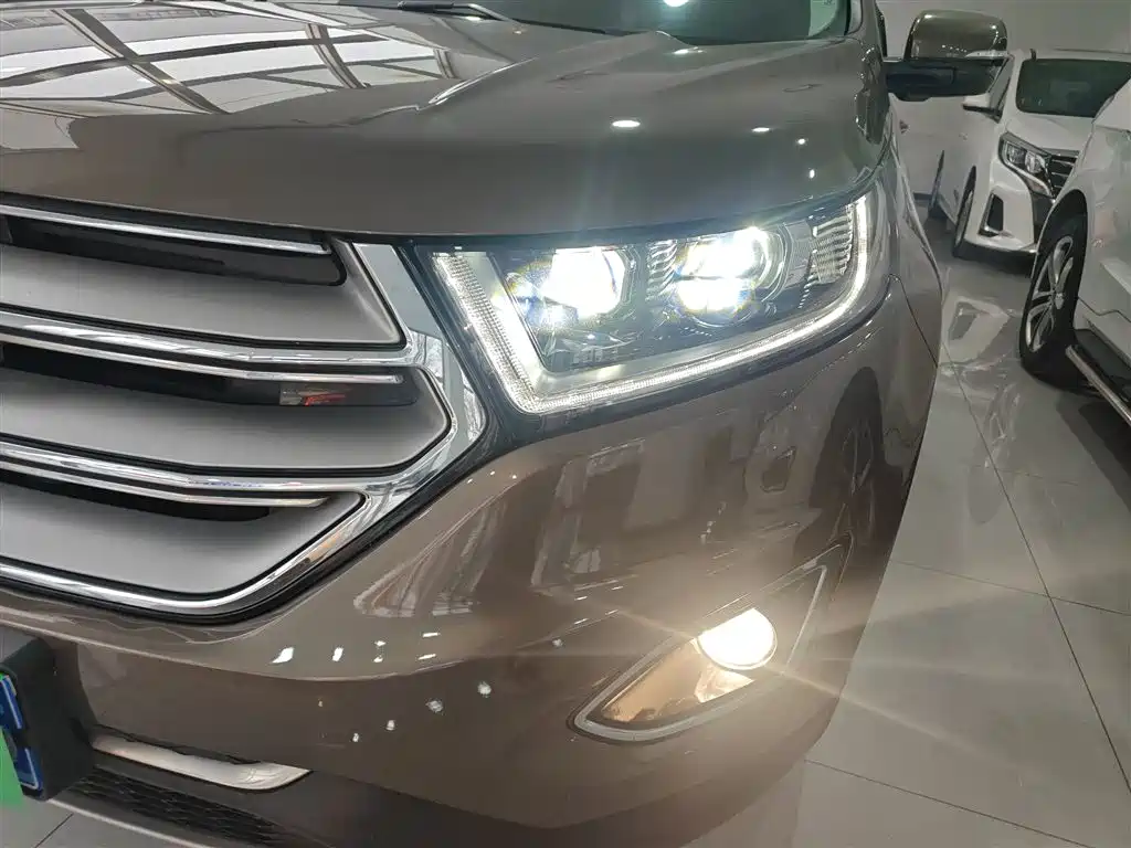 Ford Edge 2016 — фото 18