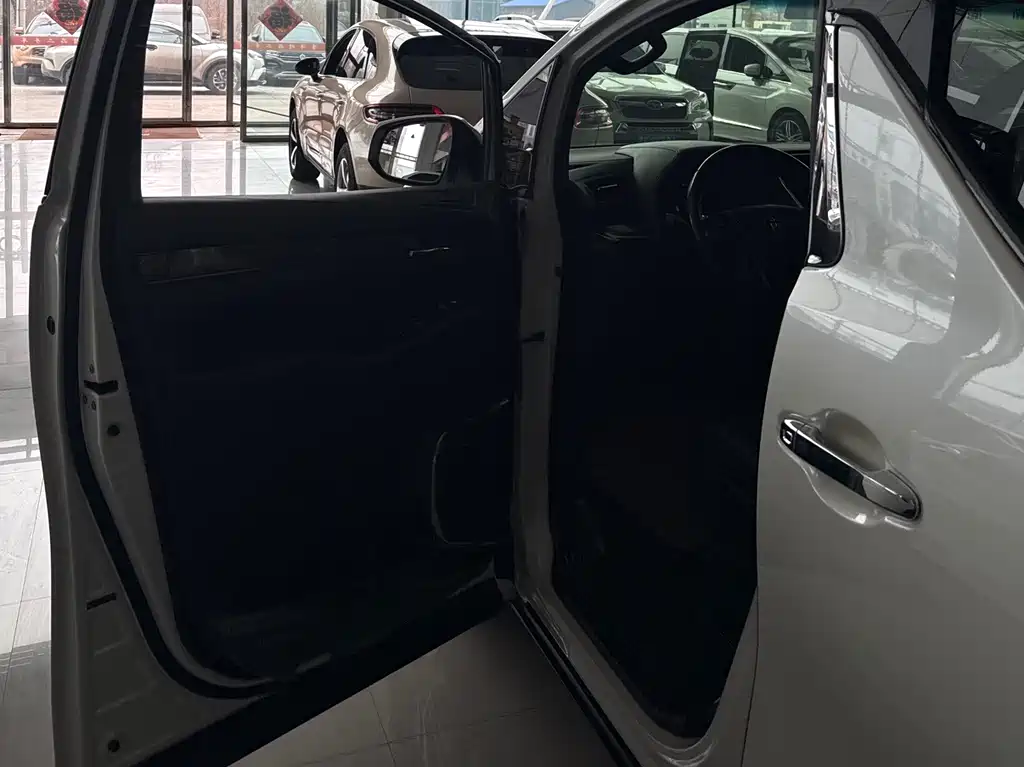 Toyota Alphard 2018 — фото 8