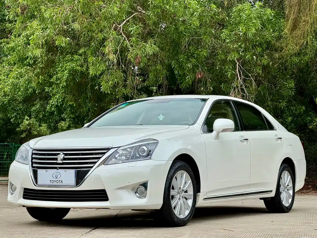 Toyota Crown 2015 — фото 16