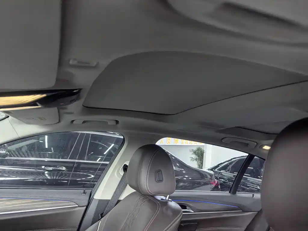 BMW 5 Series New Energy 2018 — фото 13