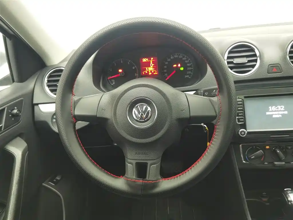 Volkswagen Jetta 2016 — фото 11