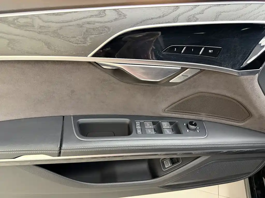 Audi A8 2024
