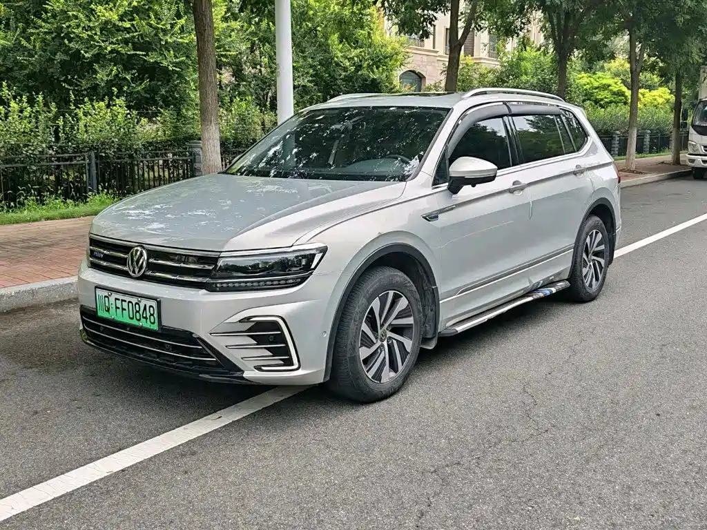 Volkswagen Tiguan L Plug-In Hybrid 2020 — фото 1