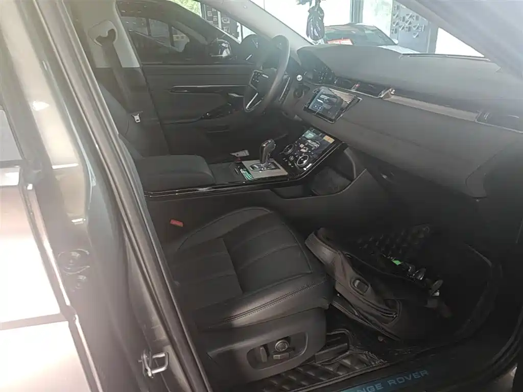 Land Rover Evoque 2023 — фото 25