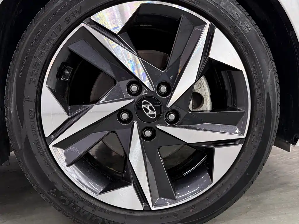 Hyundai Elantra 2022 — фото 21