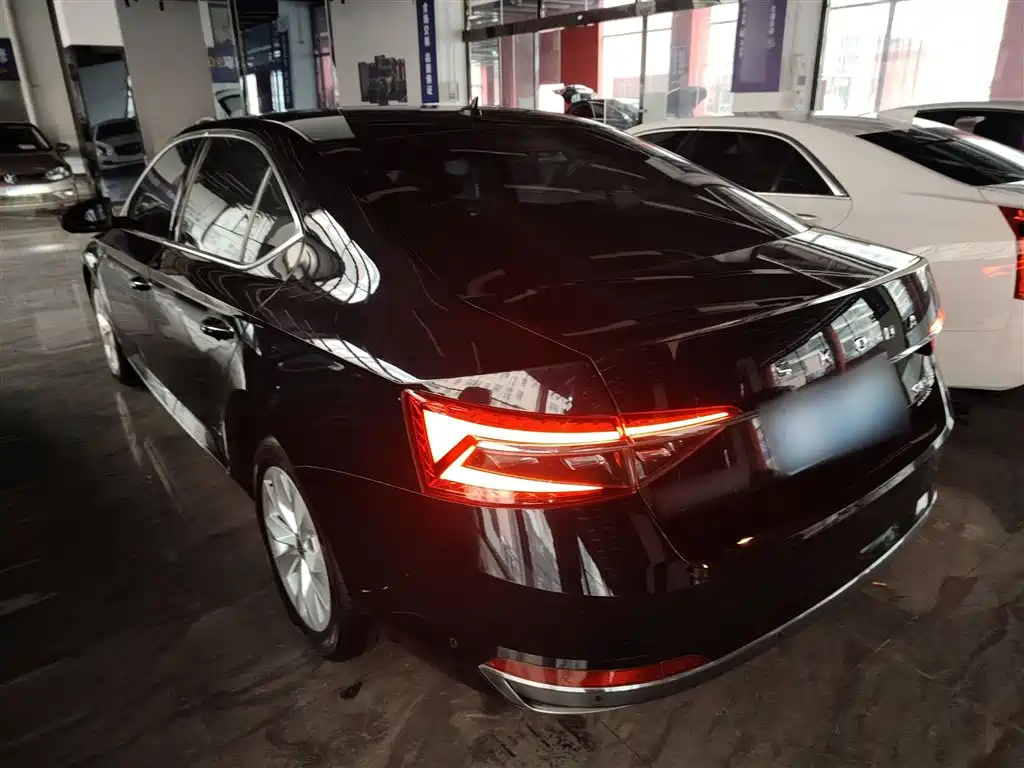 Skoda Superb 2020 — фото 23