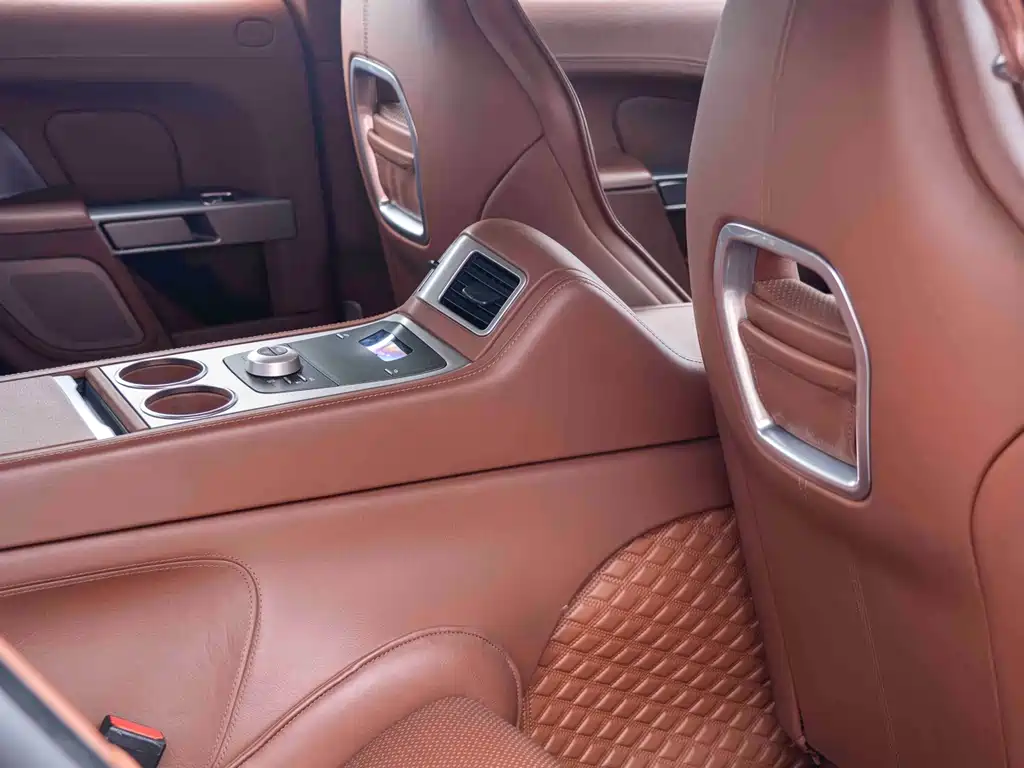 Aston Martin Rapide 2011 — фото 13