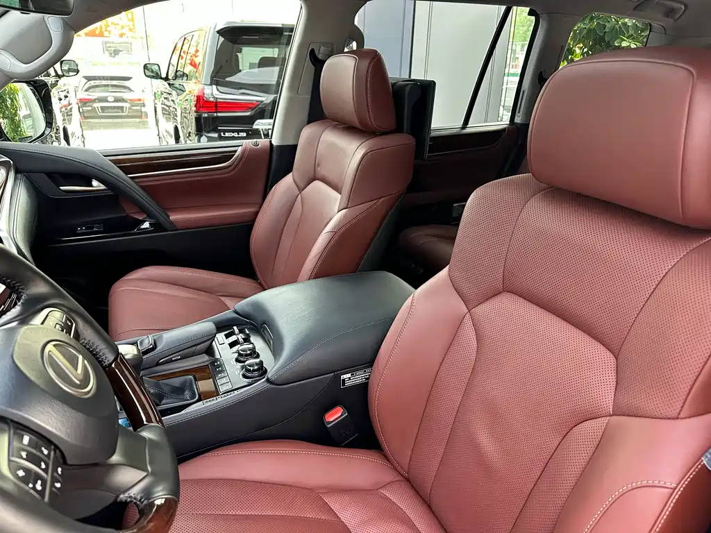 Lexus LX 2018 — фото 13