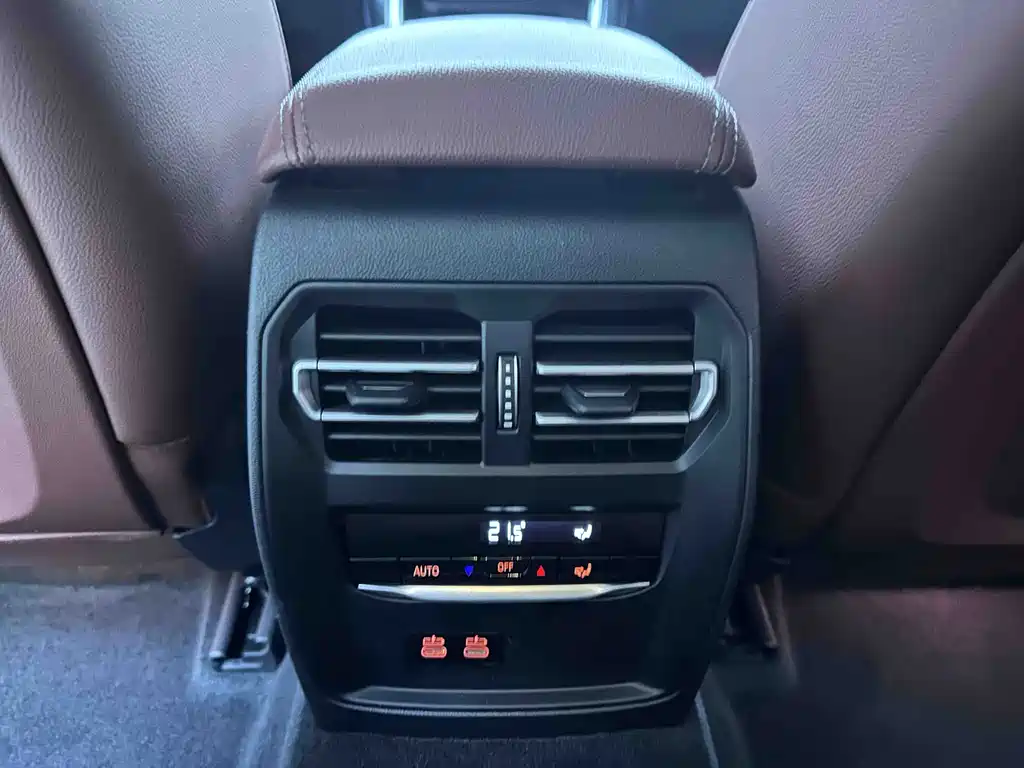 BMW 3 Series 2023 — фото 19