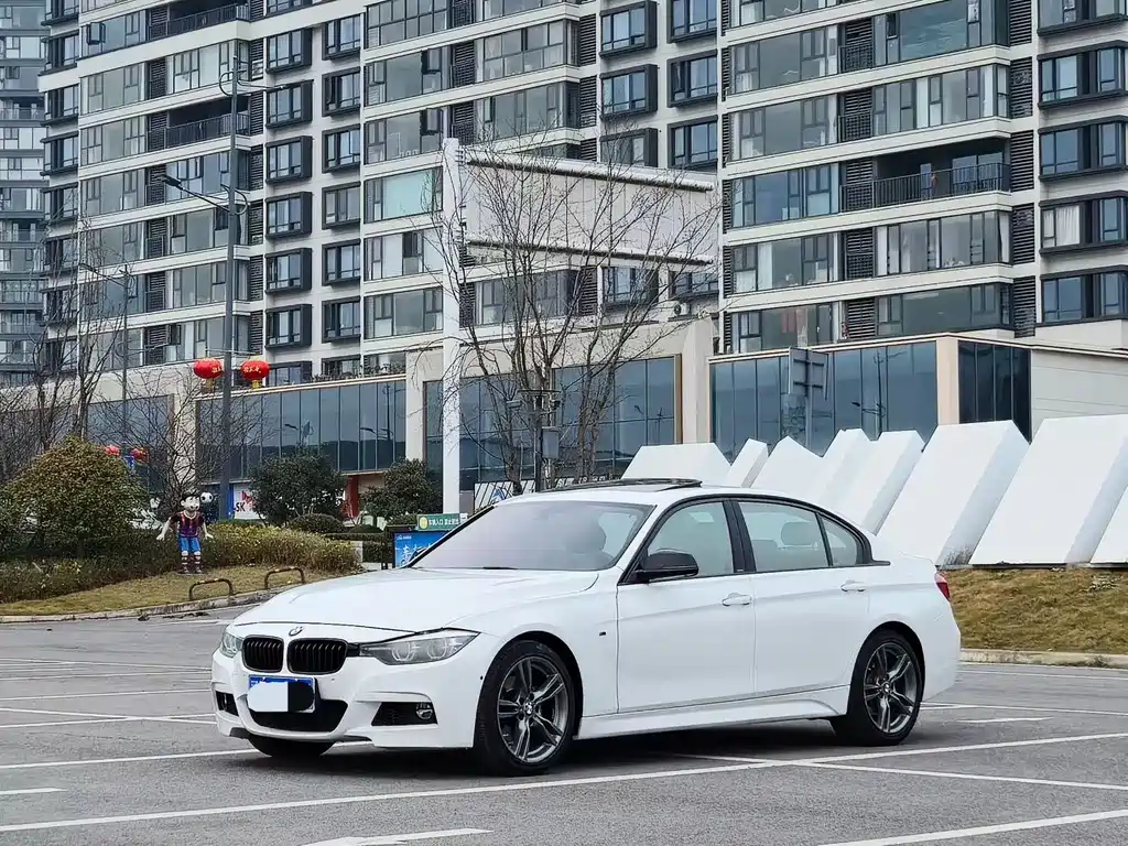 BMW 3 Series 2018 — фото 1