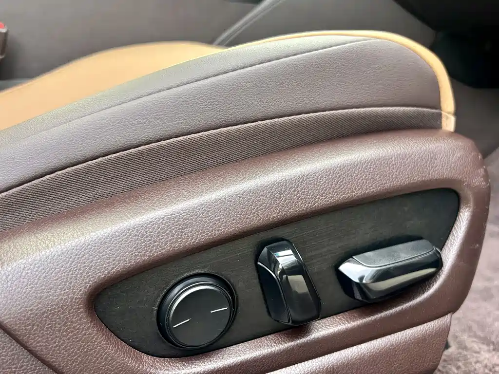Lexus ES 2020 — фото 13