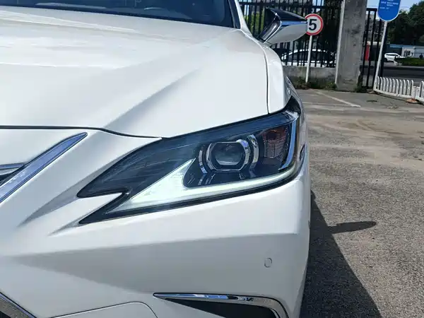 Lexus ES 2021
