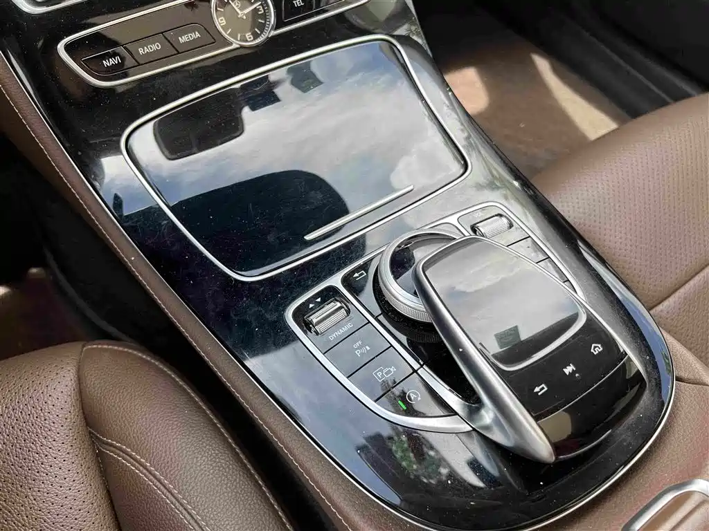 Mercedes-Benz E-Class 2017 — фото 12