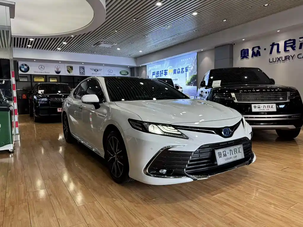 Toyota Camry 2024 — фото 3