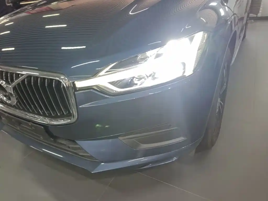 Volvo XC60 2018 — фото 24