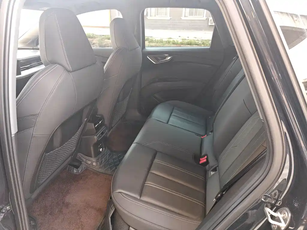 Audi Q4 e-tron 2024