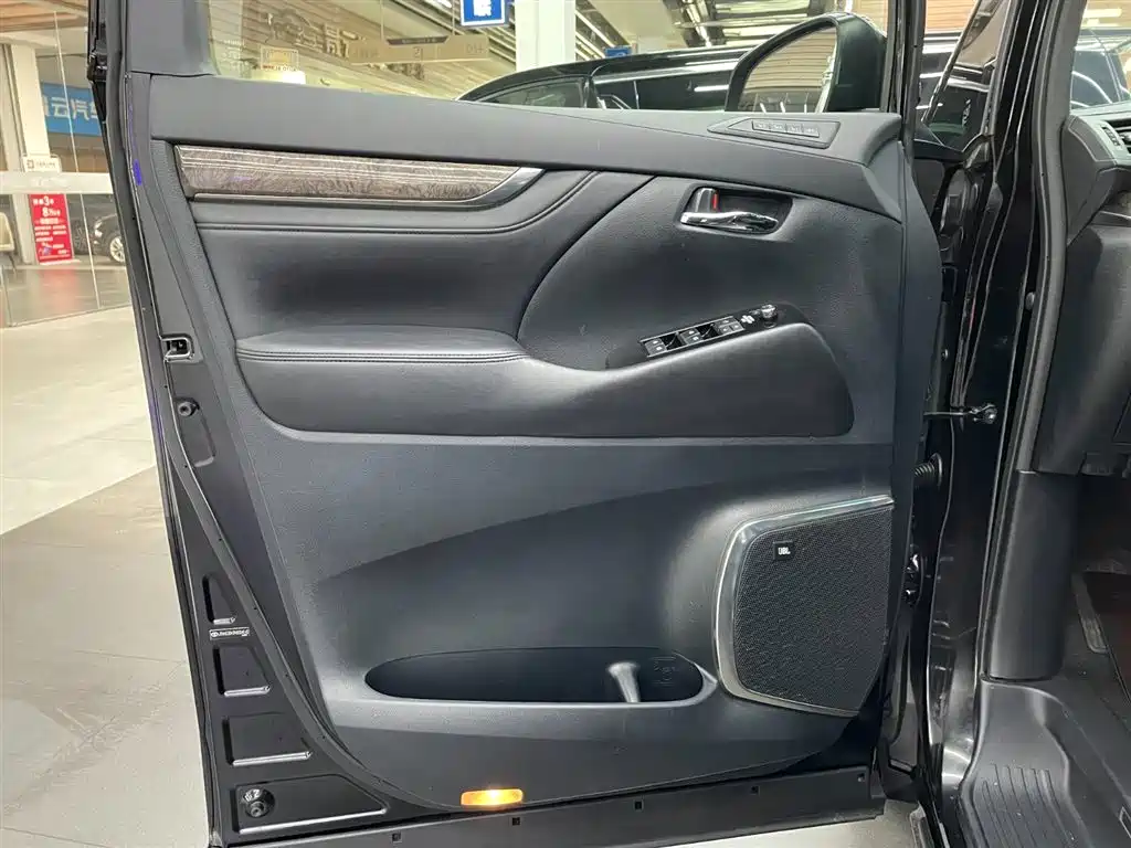 Toyota Alphard 2019 — фото 14