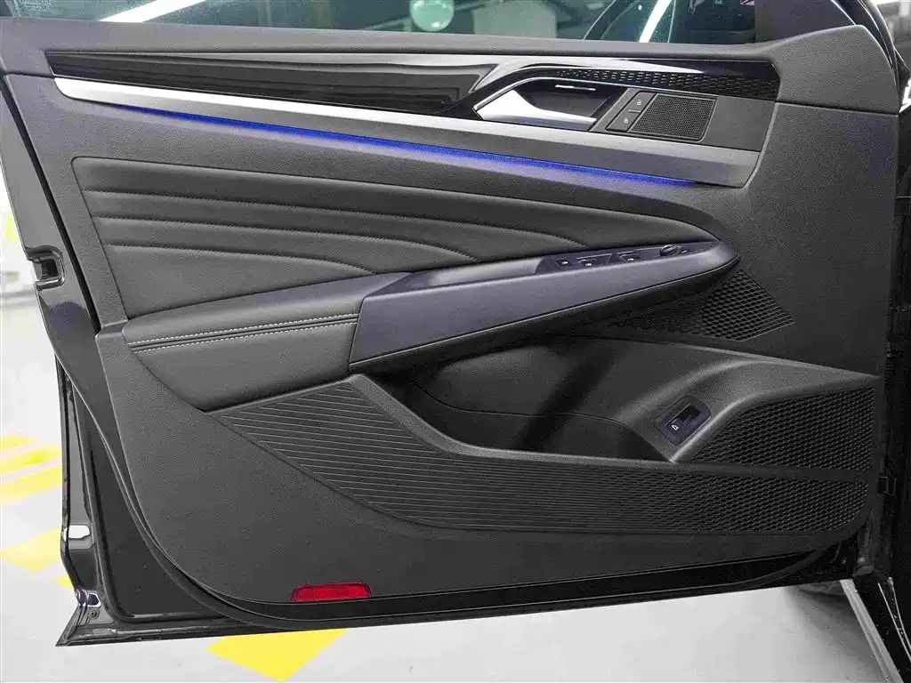 Volkswagen Passat 2024 — фото 10