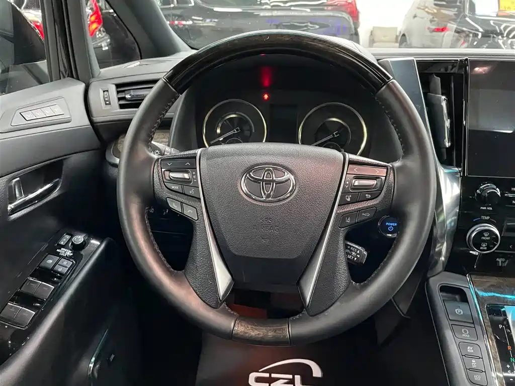 Toyota Vellfire 2021 — фото 10