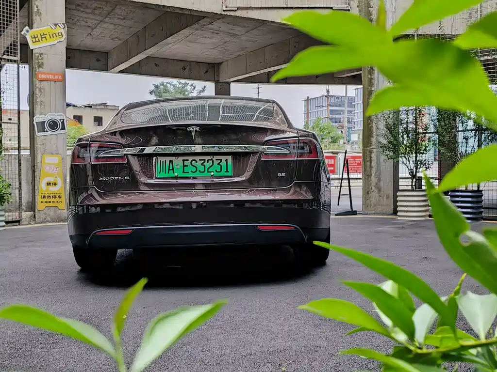 Tesla Model S 2015 — фото 8
