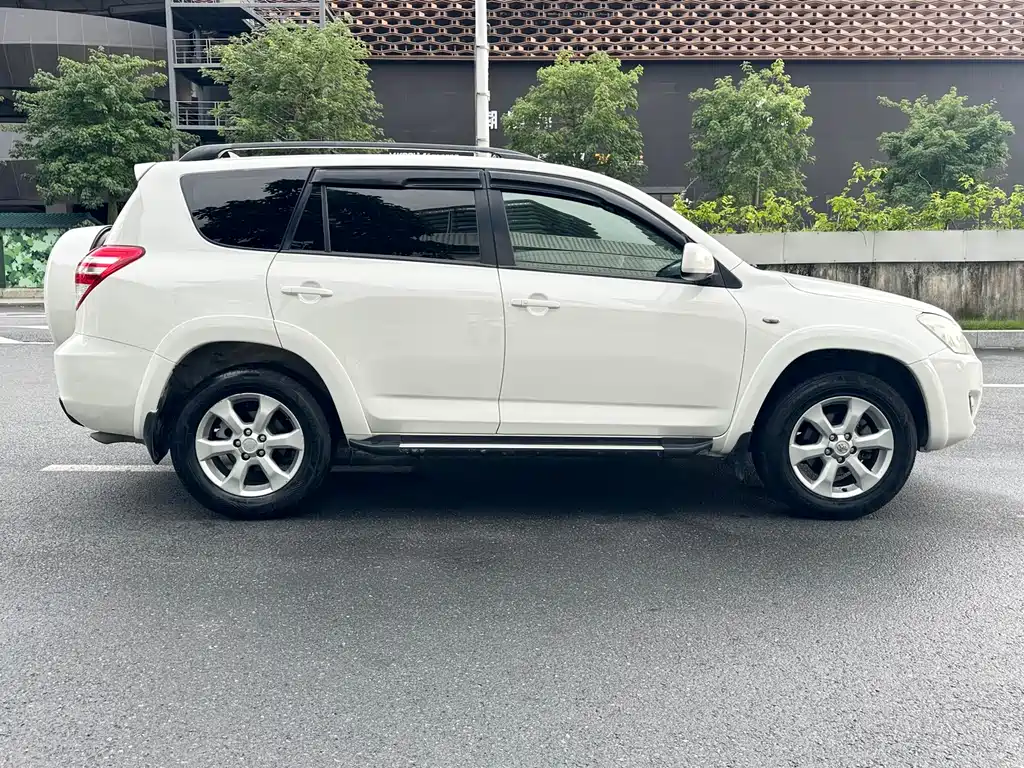 Toyota RAV4 2009 — фото 10