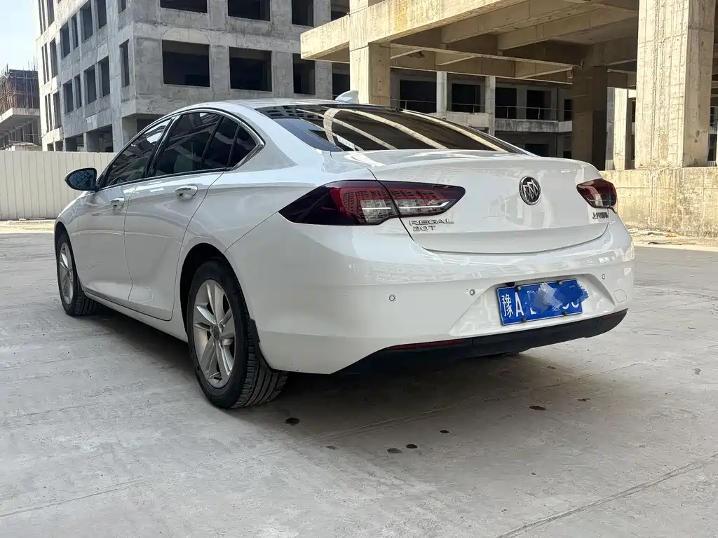 Buick Regal 2018 — фото 11