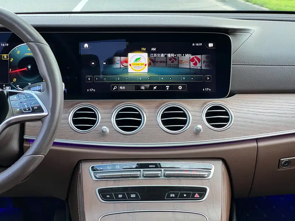 Mercedes-Benz E-Class 2022 — фото 14