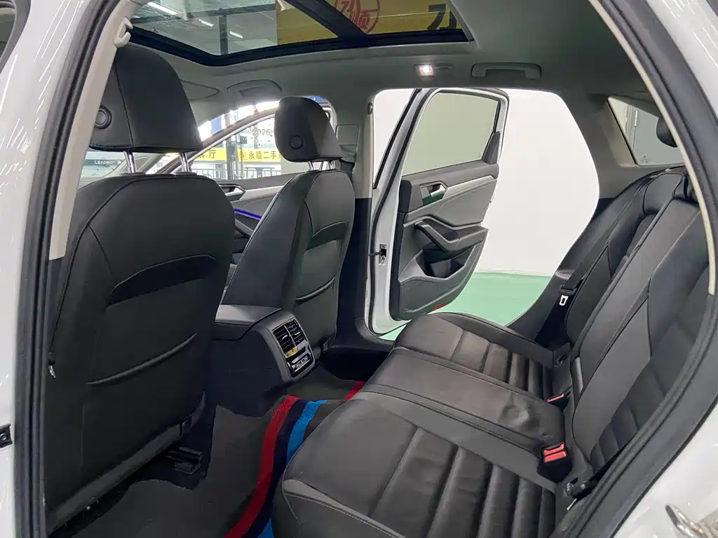 Volkswagen Sagitar 2022
