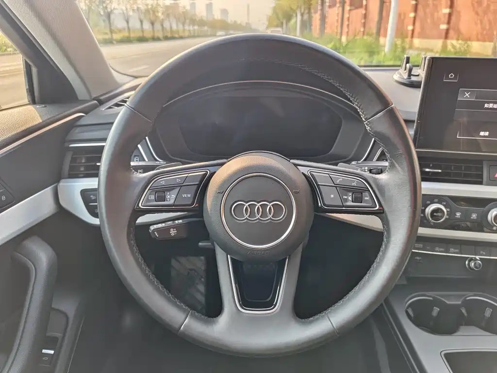 Audi A4L 2023 — фото 23