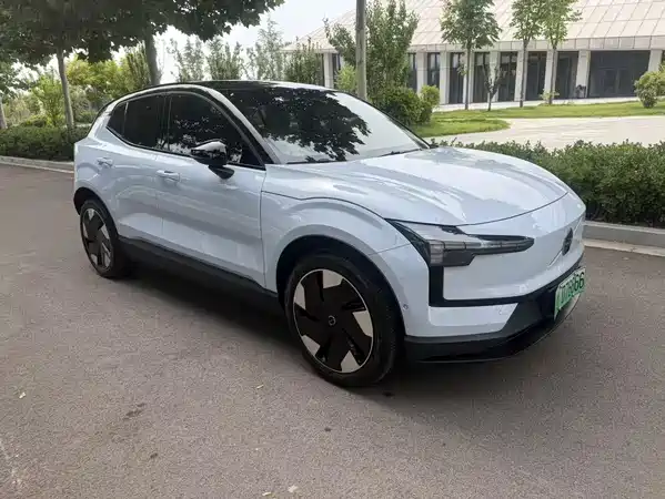 Volvo EX30 2024