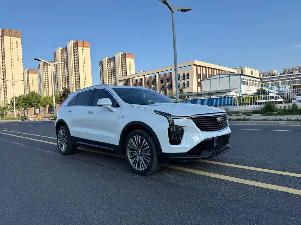 Cadillac XT4 2025 — фото 1