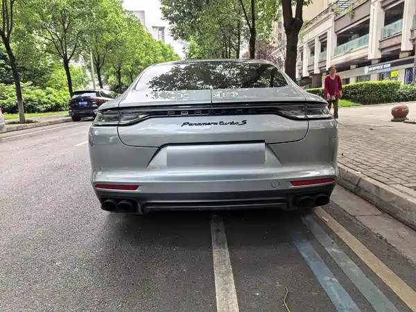 Porsche Panamera 2021