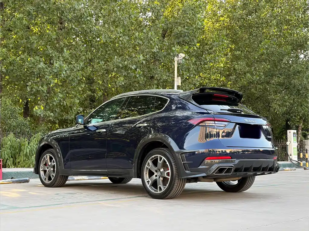 Maserati Levante 2017 — фото 22