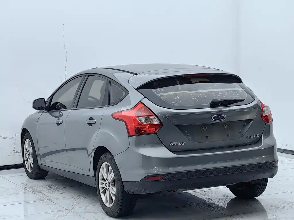 Ford Focus 2014 — фото 14