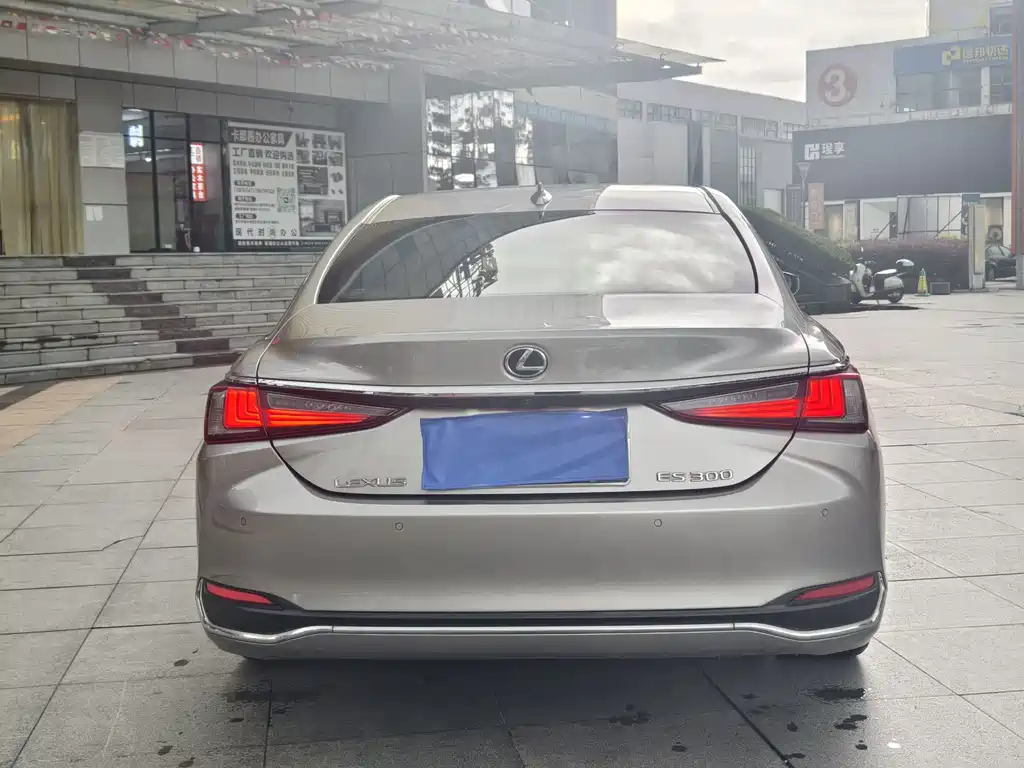 Lexus ES 2019