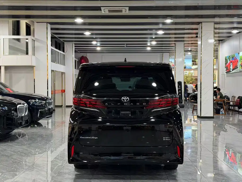 Toyota Alphard 2024 — фото 15