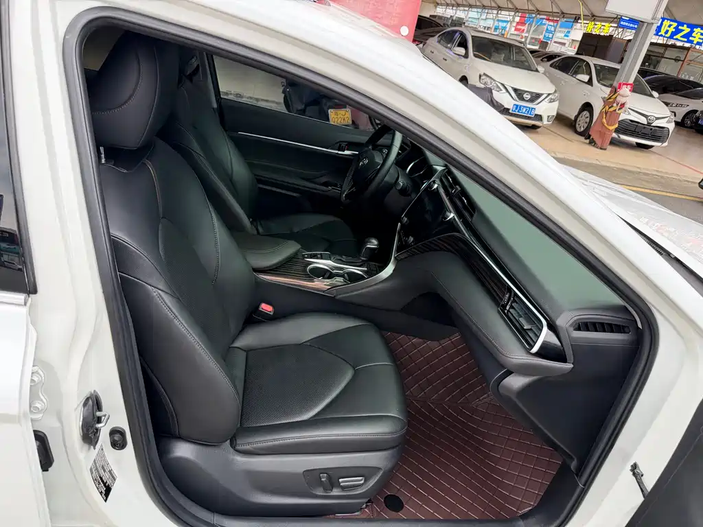 Toyota Camry 2020 — фото 18