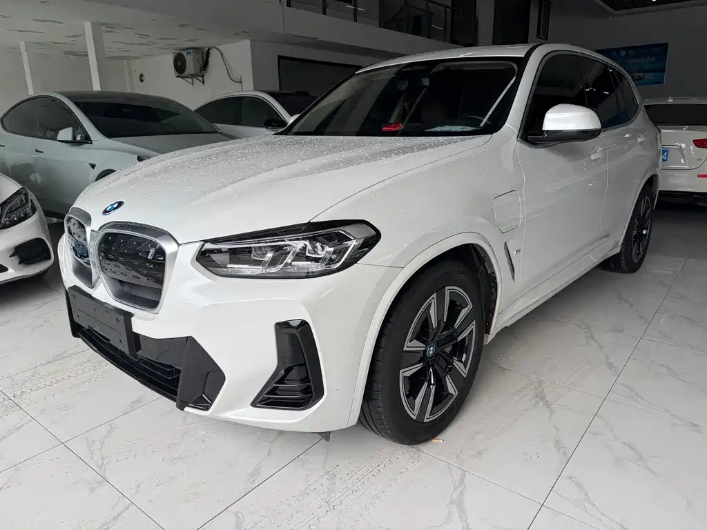 BMW iX3 2023 — фото 1