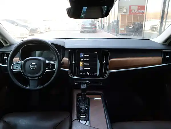 Volvo S90 2019