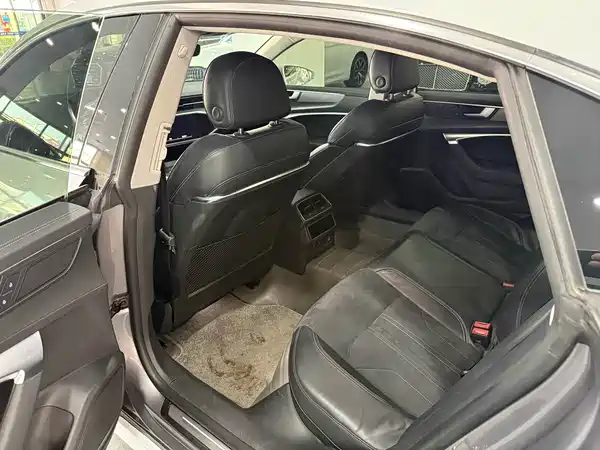 Audi A7L 2023