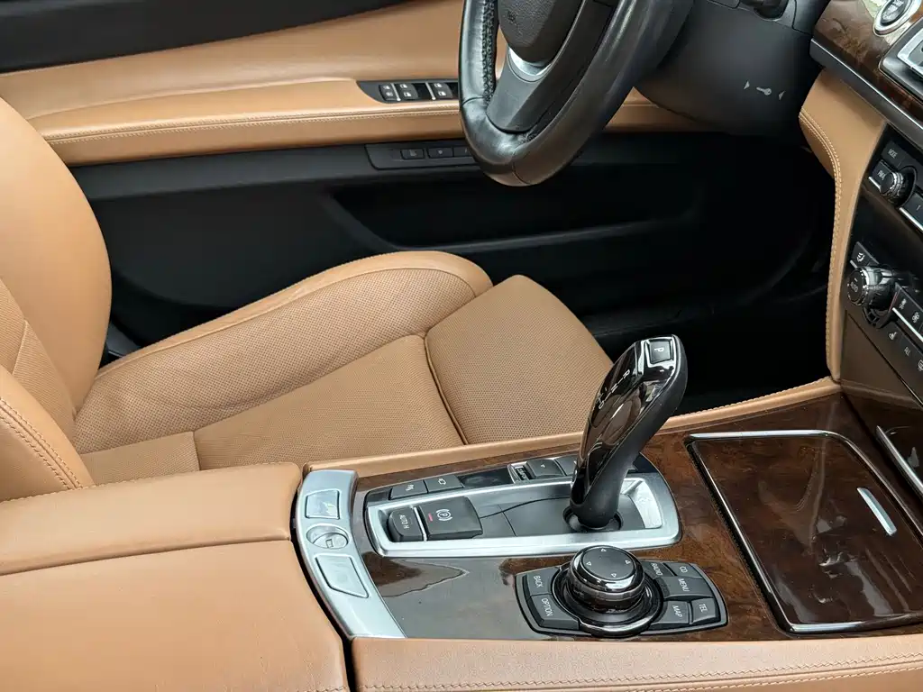 BMW 7 Series 2014 — фото 34