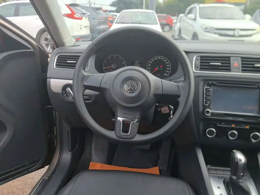 Volkswagen Sagitar 2014