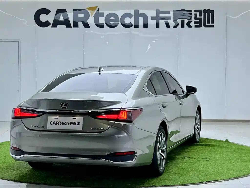 Lexus ES 2021 — фото 23