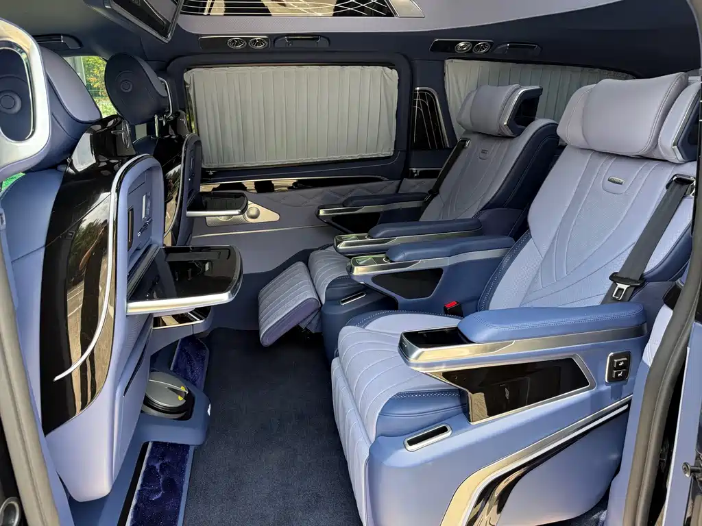 Mercedes-Benz V-Class 2023 — фото 16