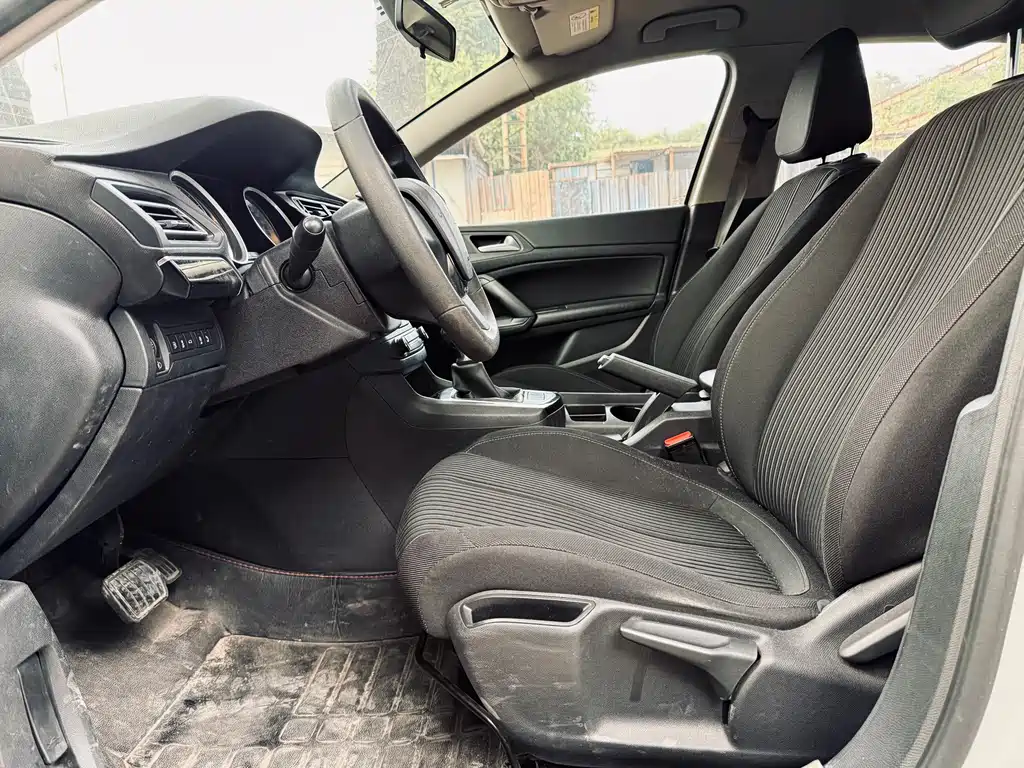 Peugeot 408 2015 — фото 15