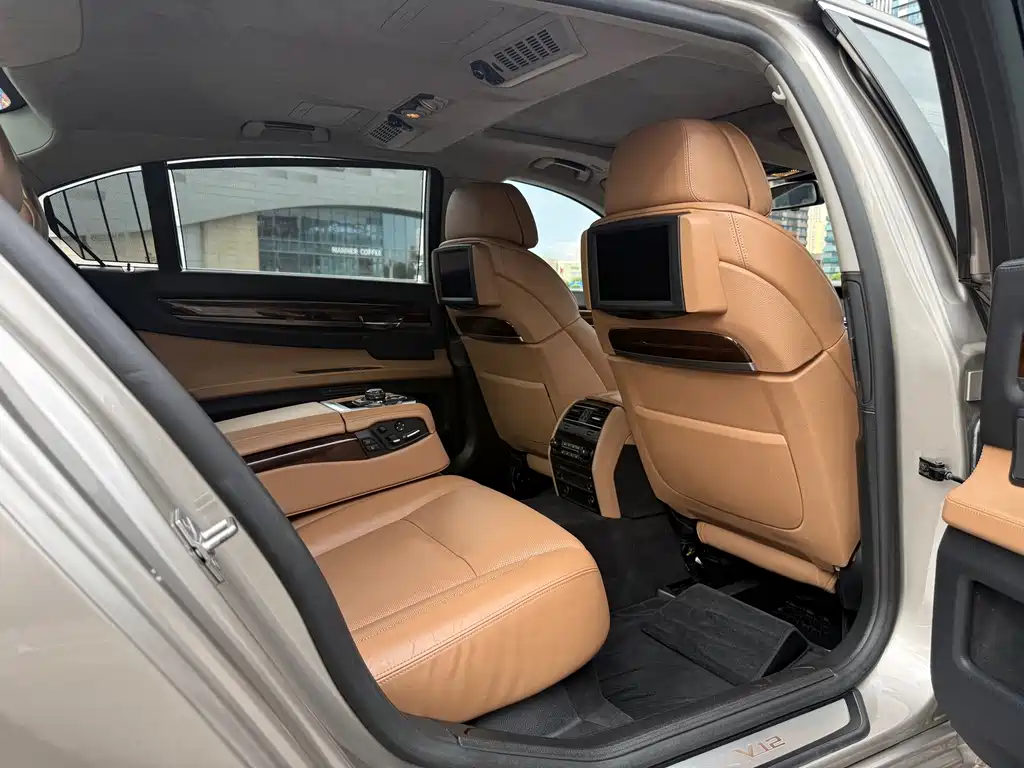 BMW 7 Series 2014 — фото 13